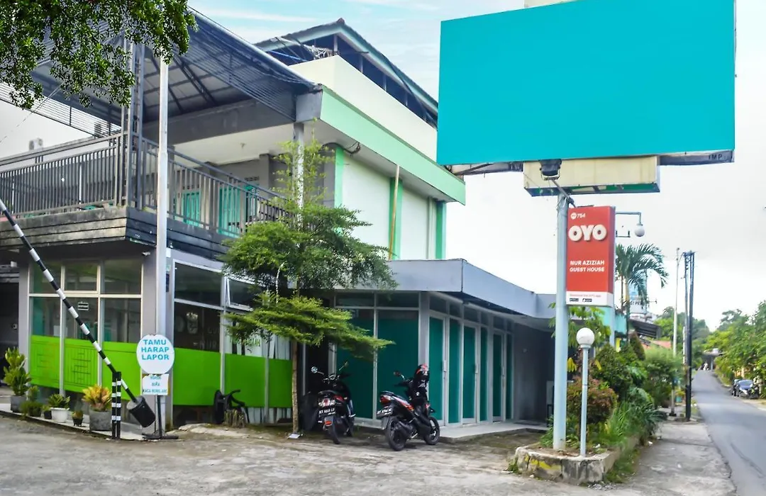 OYO 1745 Guest House Nur Aziziah Syariah 2-1